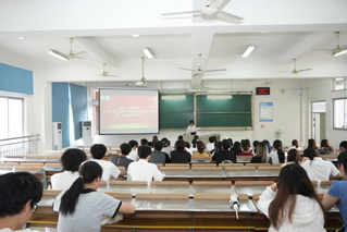 经济与管理学院团委学生会召开2...
